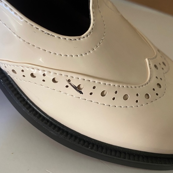 Franco Sarto Cream Loafers with Black Soles - Picture 5 of 6